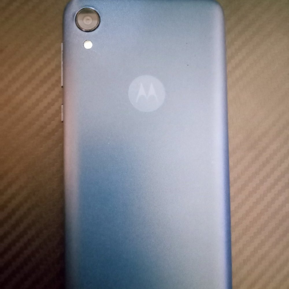 Motorola Moto E6 blue